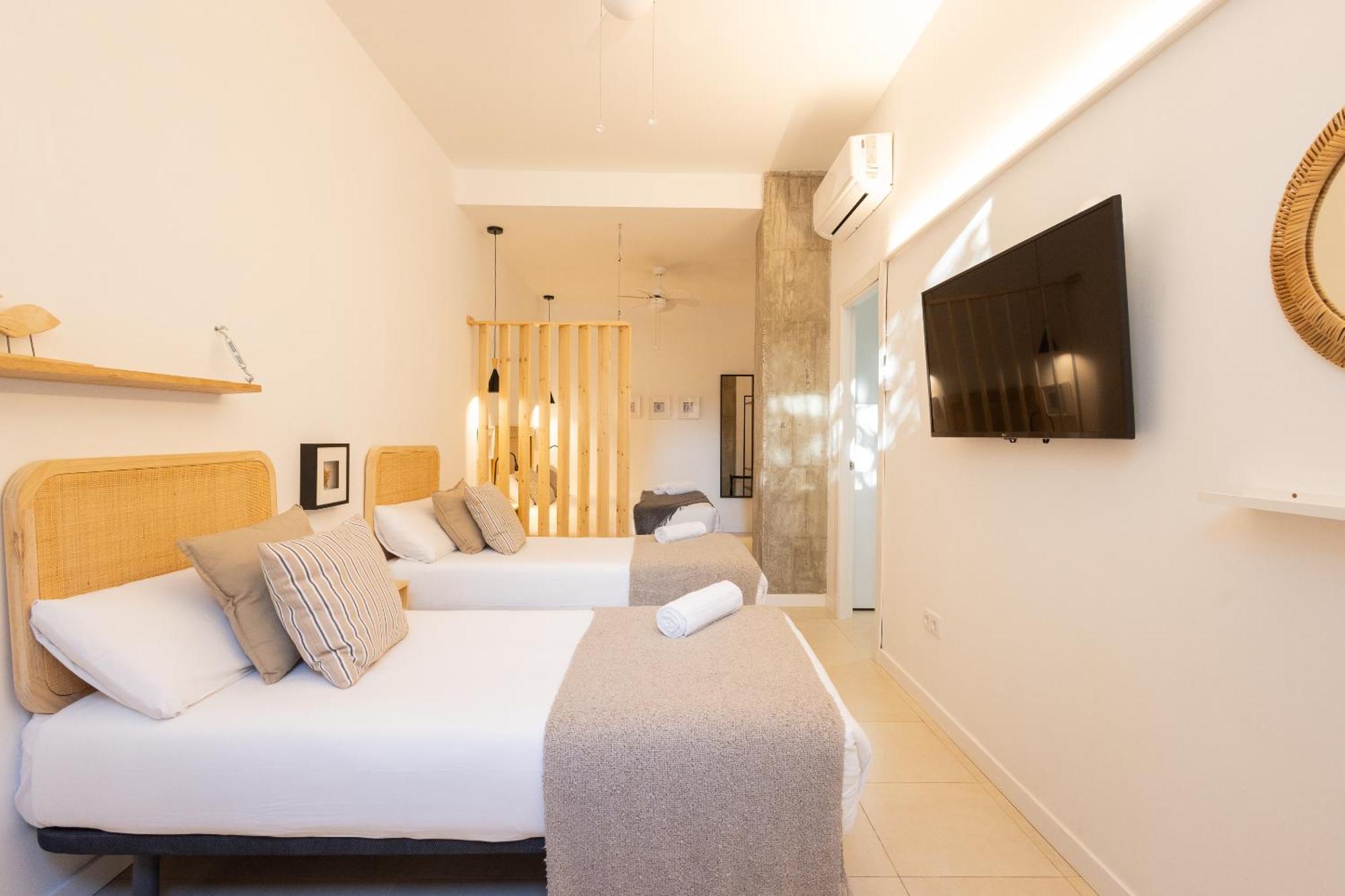 Florit Flats - The Pitiusas Rooms Valencia Bagian luar foto