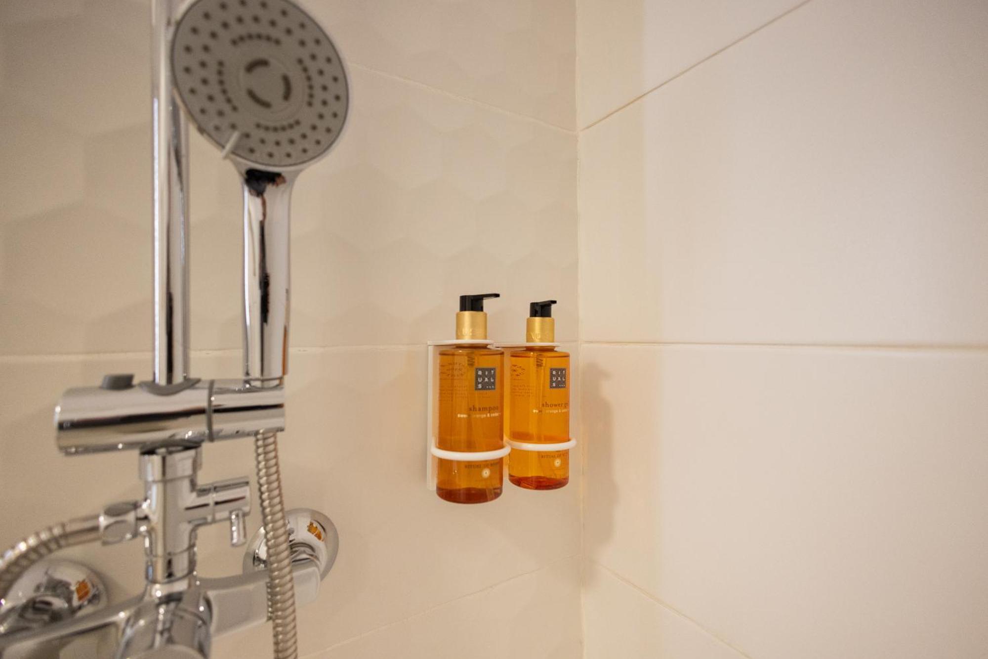 Florit Flats - The Pitiusas Rooms Valencia Bagian luar foto