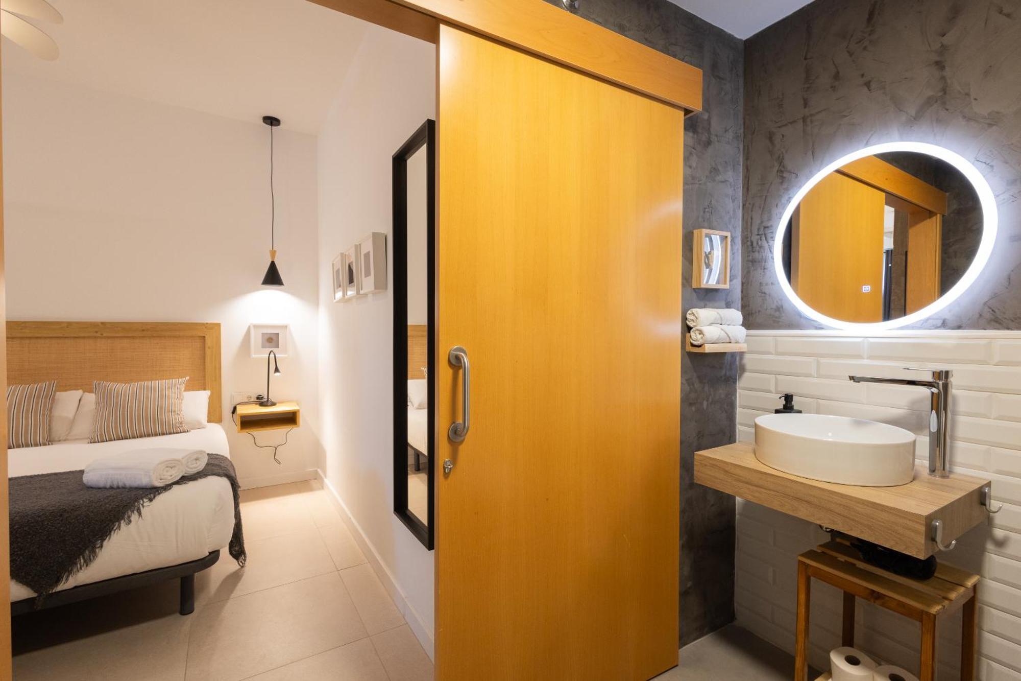 Florit Flats - The Pitiusas Rooms Valencia Bagian luar foto