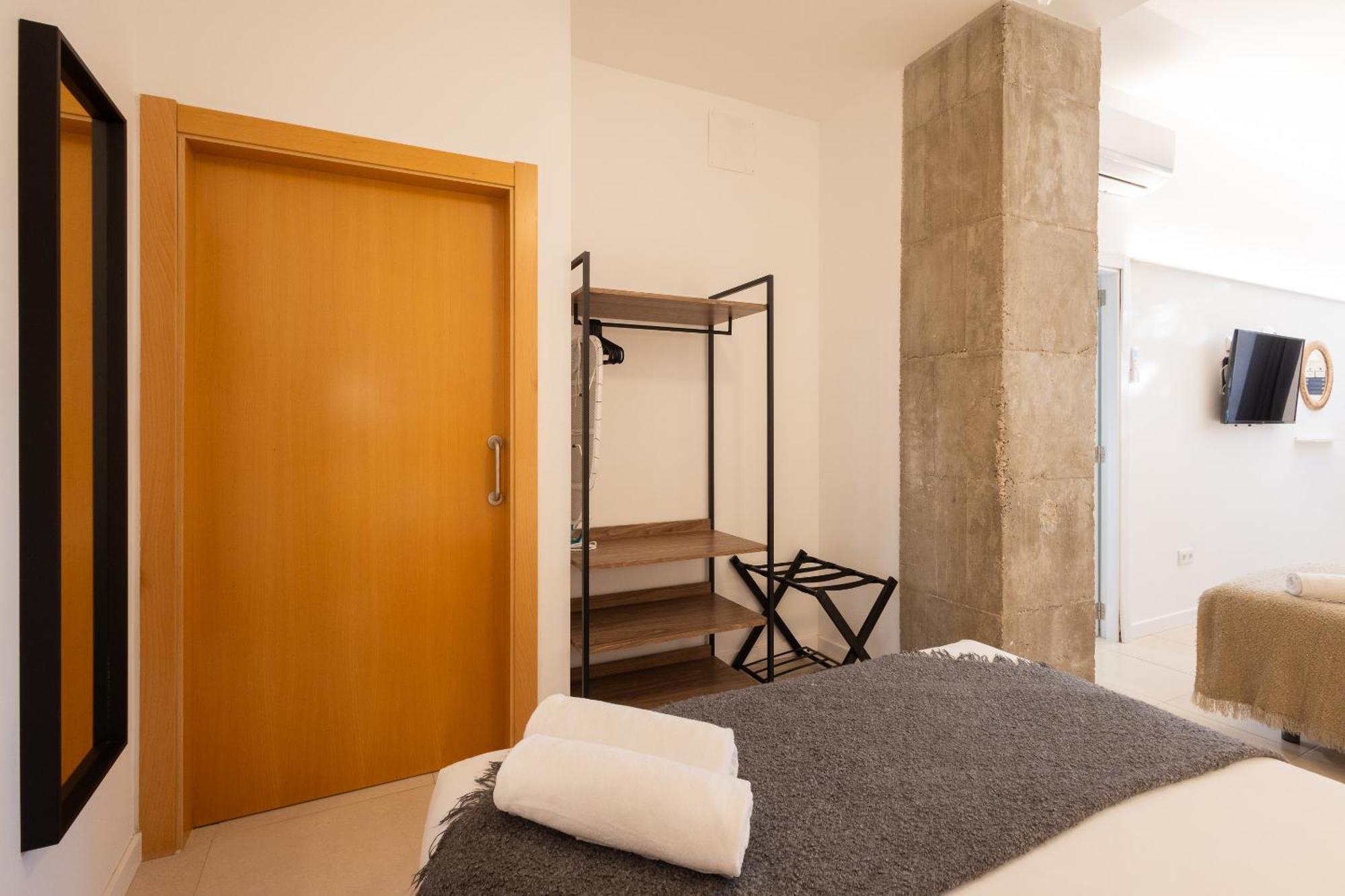 Florit Flats - The Pitiusas Rooms Valencia Bagian luar foto